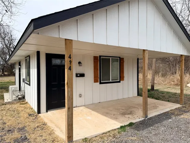 Photo 4 — 402 N 6th Avenue, Stroud, OK 74079