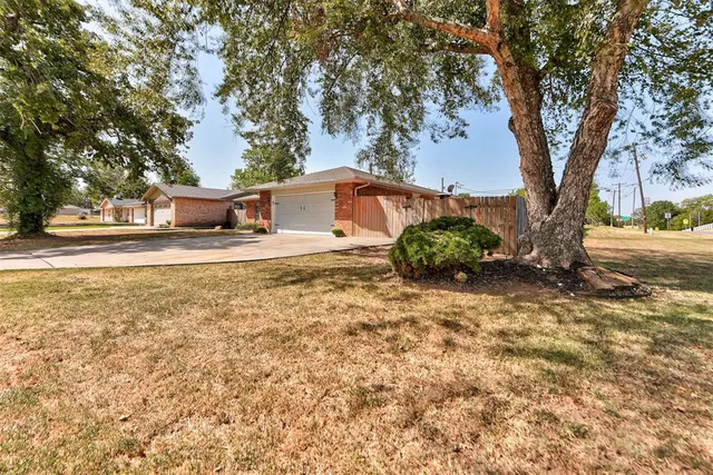 Photo 3 — 1073 Harrison Street, Harrah, OK 73045