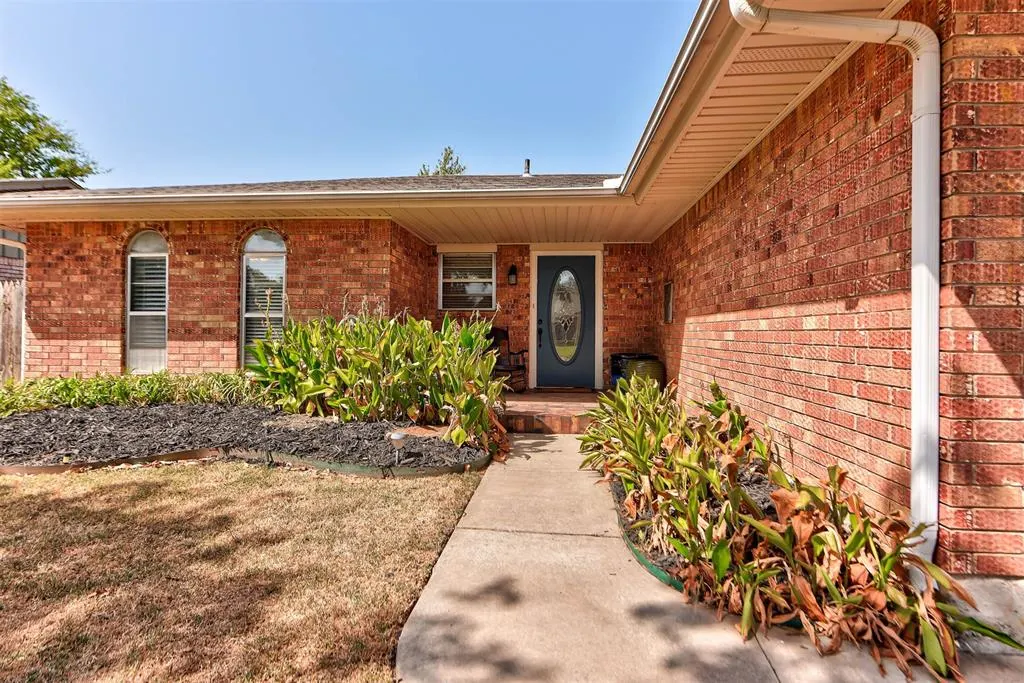 Photo 4 — 1073 Harrison Street, Harrah, OK 73045