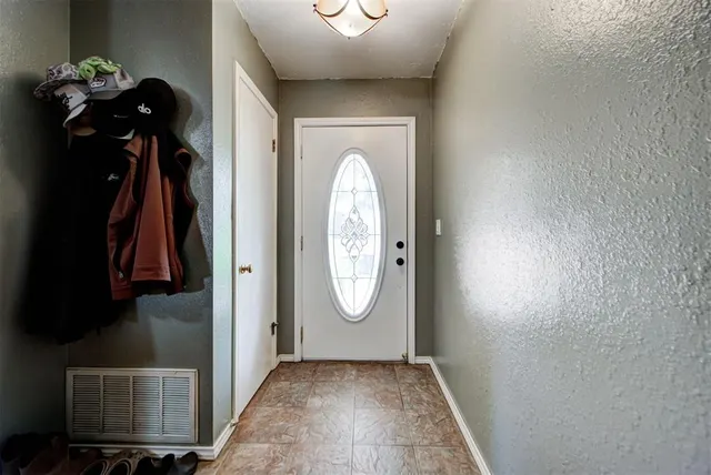 Photo 6 — 1073 Harrison Street, Harrah, OK 73045