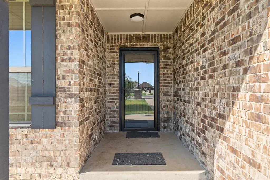 Photo 3 — 20575 Creekside Drive, Harrah, OK 73045