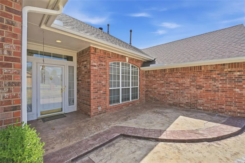Photo 2 — 2104 Mark Road, Edmond, OK 73003