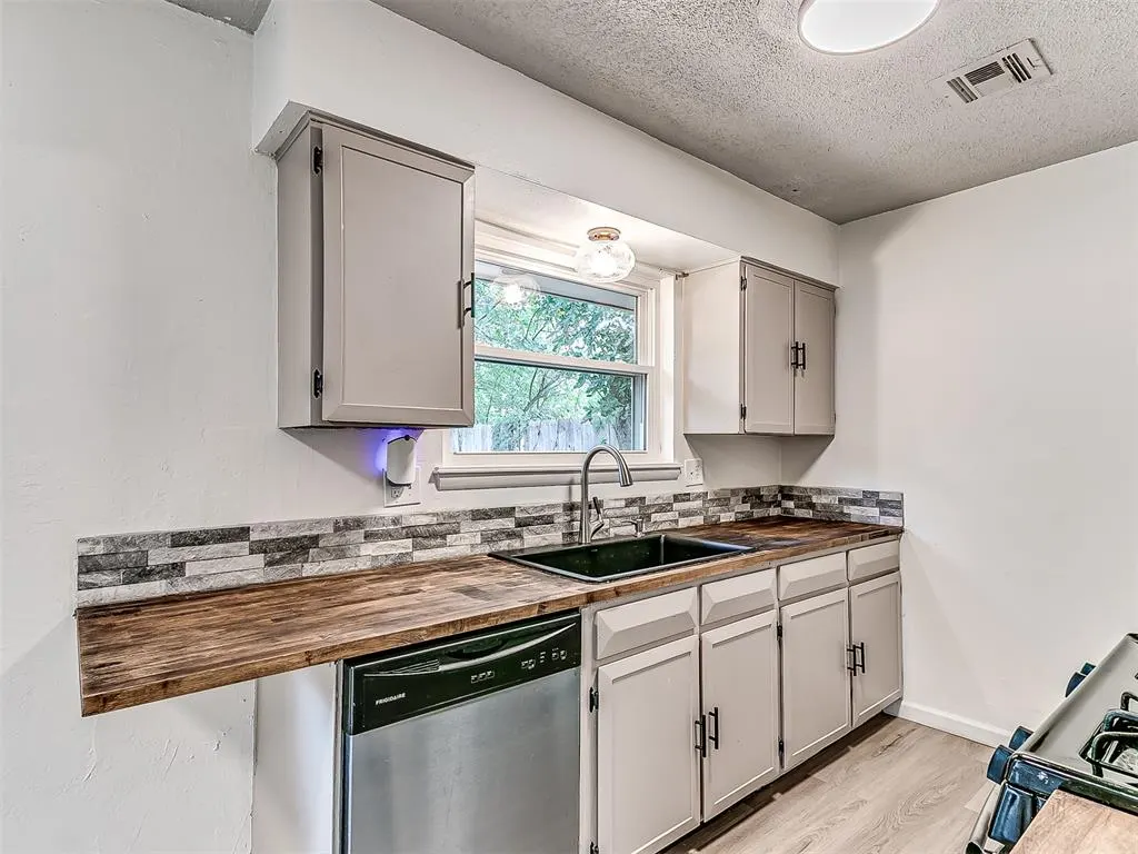 Photo 5 — 9620 NE 4th Street, Midwest City, OK 73130