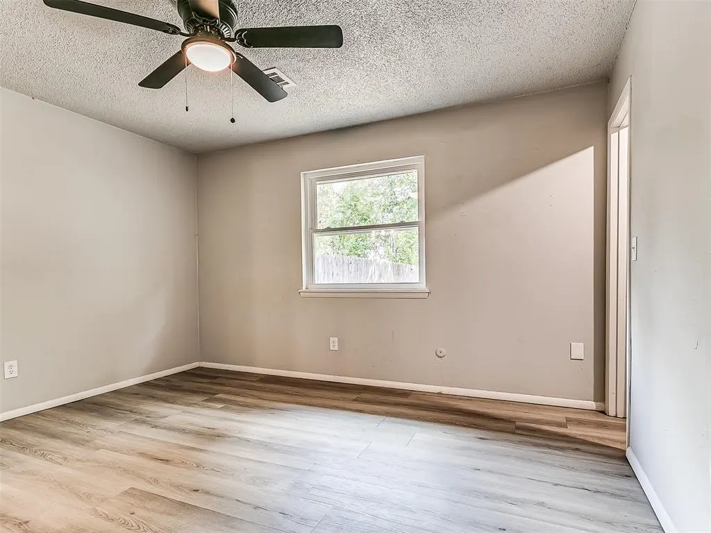 Photo 11 — 9620 NE 4th Street, Midwest City, OK 73130