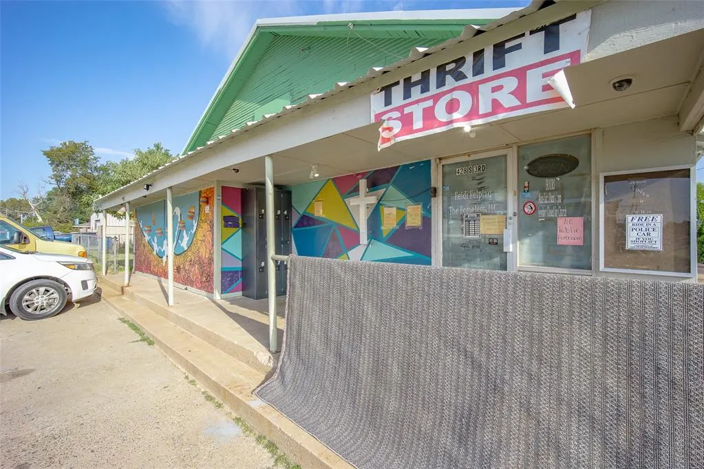 Photo 3 — 428 S 3rd Street, Chickasha, OK 73018