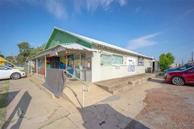 Photo 4 — 428 S 3rd Street, Chickasha, OK 73018