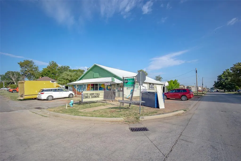 Photo 5 — 428 S 3rd Street, Chickasha, OK 73018
