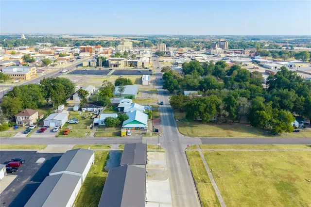 Photo 8 — 428 S 3rd Street, Chickasha, OK 73018