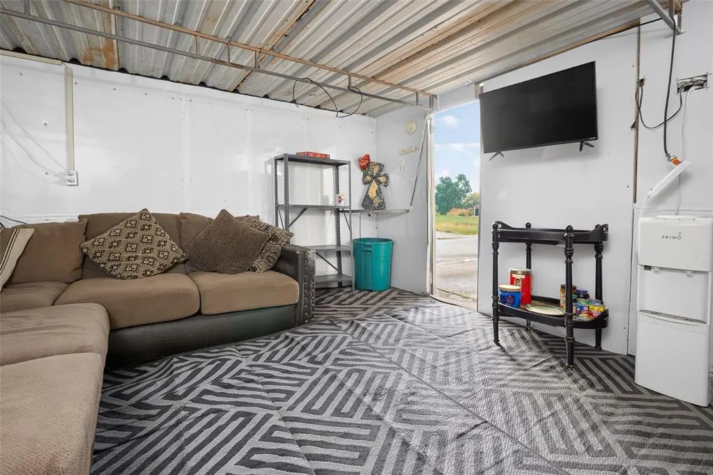 Photo 10 — 428 S 3rd Street, Chickasha, OK 73018