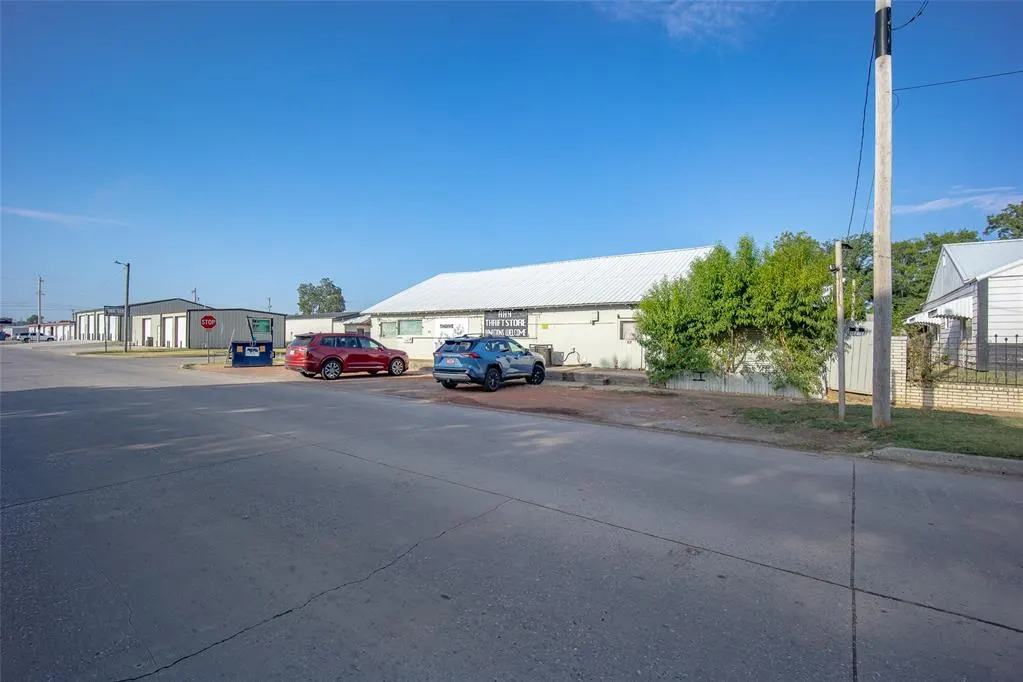 Photo 33 — 428 S 3rd Street, Chickasha, OK 73018
