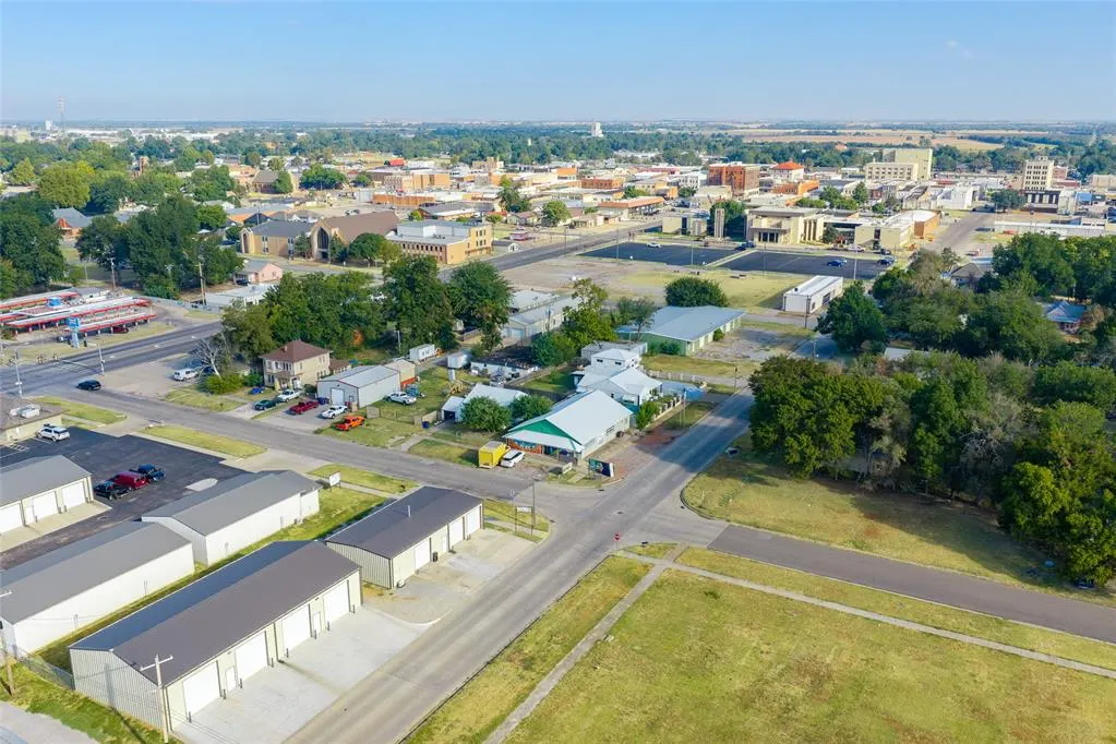 Photo 36 — 428 S 3rd Street, Chickasha, OK 73018
