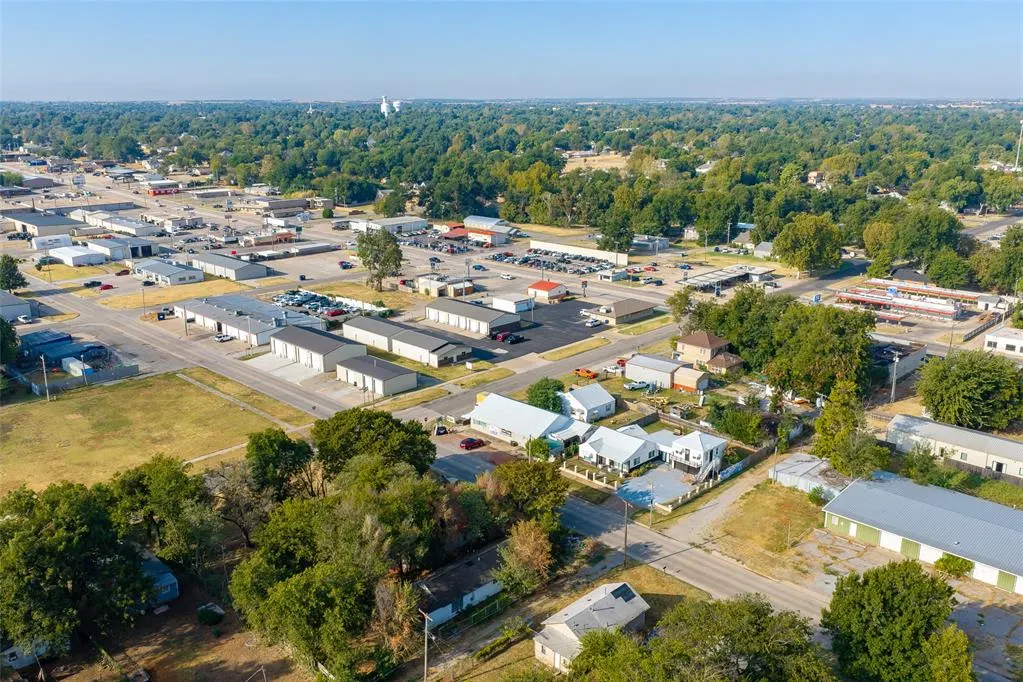 Photo 38 — 428 S 3rd Street, Chickasha, OK 73018