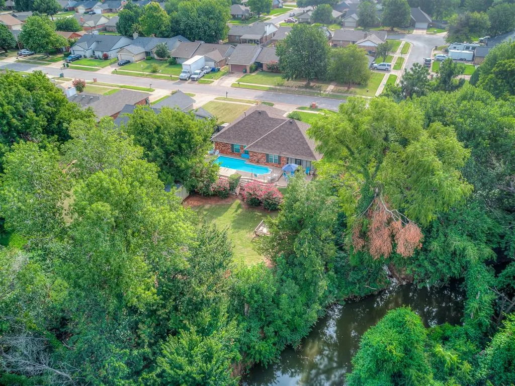 Photo 2 — 1725 Still Water Lane, Edmond, OK 73013