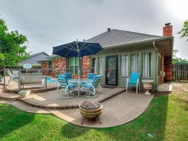 Photo 3 — 1725 Still Water Lane, Edmond, OK 73013