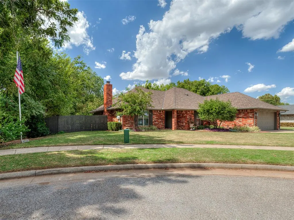 Photo 5 — 1725 Still Water Lane, Edmond, OK 73013