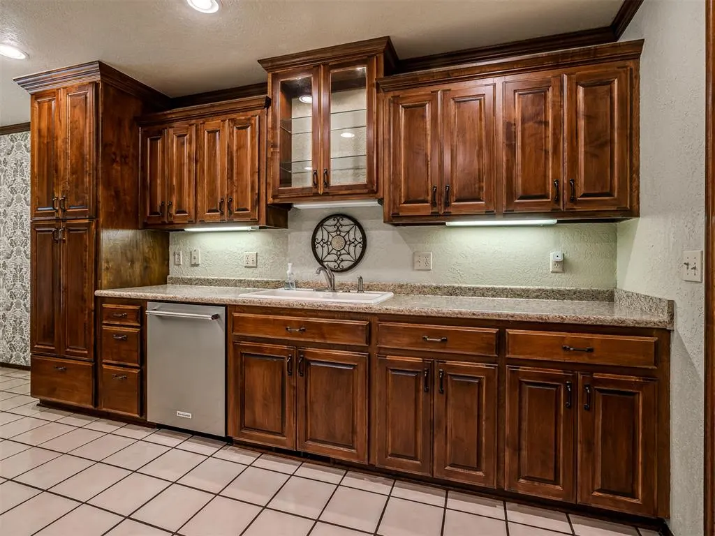 Photo 10 — 1725 Still Water Lane, Edmond, OK 73013