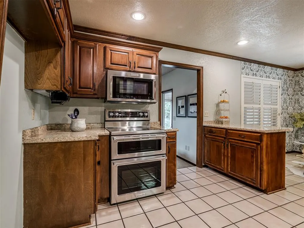 Photo 11 — 1725 Still Water Lane, Edmond, OK 73013