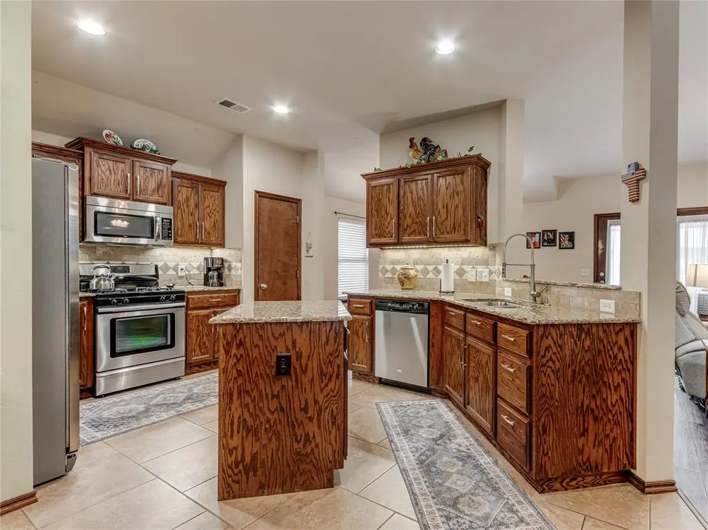 Photo 11 — 10901 SW 31st Street, Yukon, OK 73099