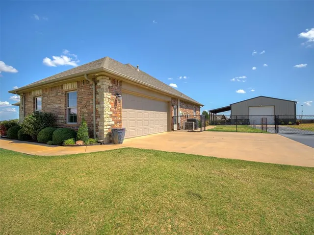 Photo 3 — 486 Summer Hill Road, Blanchard, OK 73010