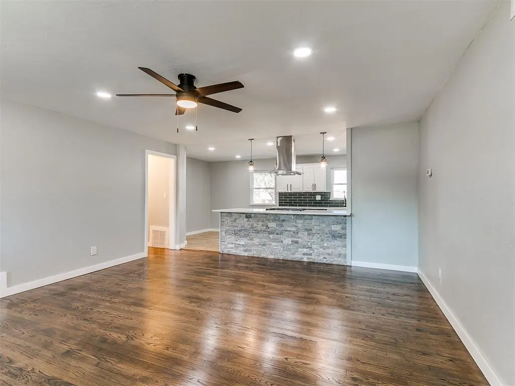 Photo 4 — 3113 N Warren Avenue, Oklahoma City, OK 73112