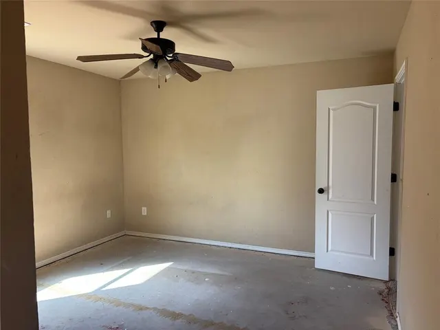 Photo 7 — 8112 Woodbend Drive, Oklahoma City, OK 73135