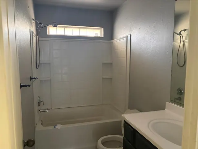 Photo 8 — 8112 Woodbend Drive, Oklahoma City, OK 73135