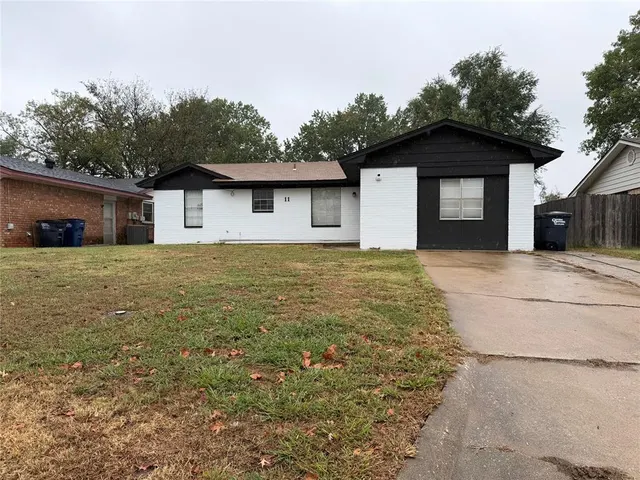 Photo 2 — 11 Osage Drive, Shawnee, OK 74801