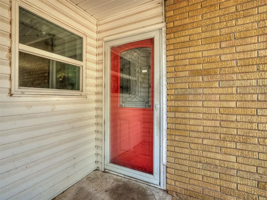Photo 2 — 8900 S Hillcrest Drive, Oklahoma City, OK 73159
