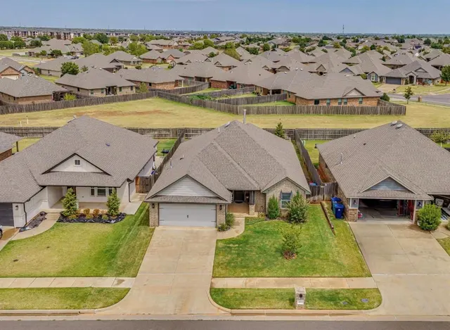 Photo 2 — 18512 Winamack Road, Edmond, OK 73012