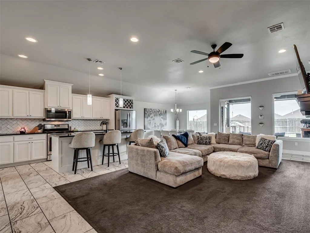 Photo 6 — 18512 Winamack Road, Edmond, OK 73012