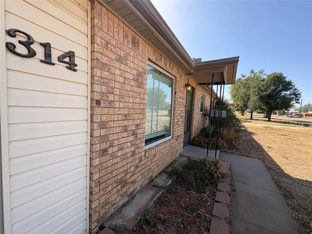 Photo 2 — 314 N 4th Avenue, Fairview, OK 73737
