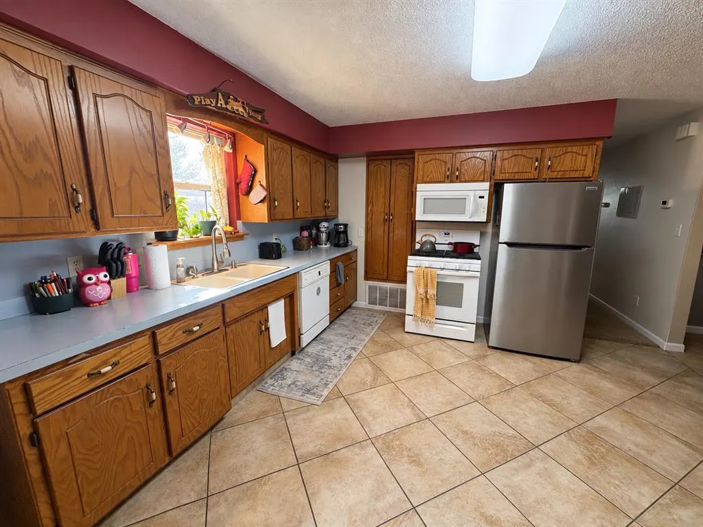 Photo 3 — 314 N 4th Avenue, Fairview, OK 73737