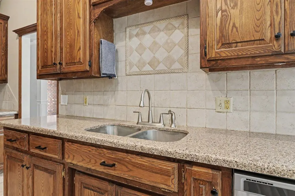 Photo 13 — 501 Copperfield Drive, Edmond, OK 73003