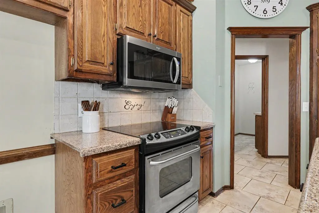 Photo 14 — 501 Copperfield Drive, Edmond, OK 73003