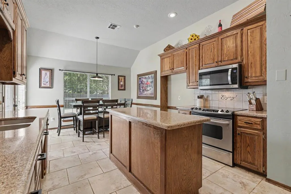 Photo 15 — 501 Copperfield Drive, Edmond, OK 73003