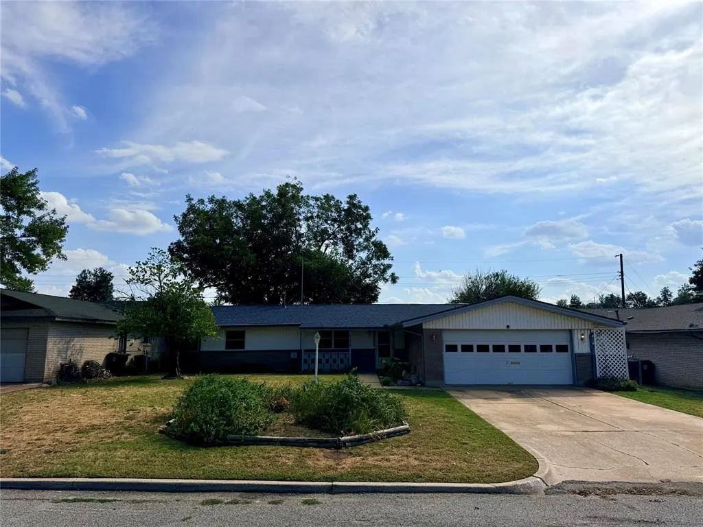Front exterior — 8332 NW 35th Street, Bethany, OK 73008