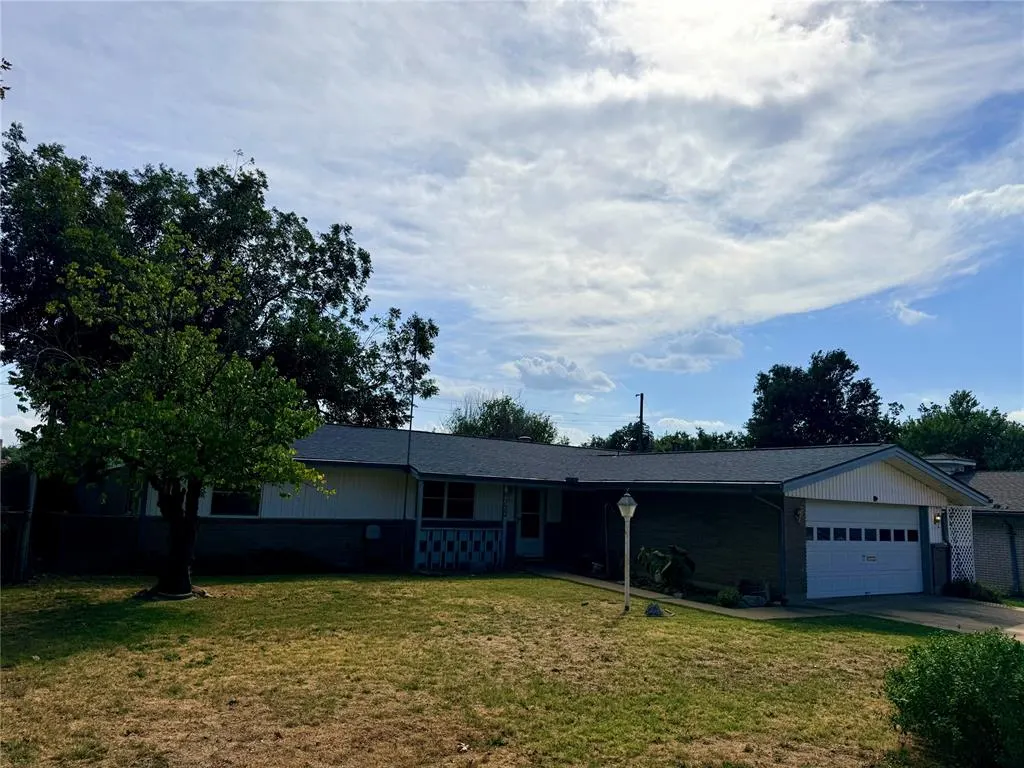 Photo 2 — 8332 NW 35th Street, Bethany, OK 73008