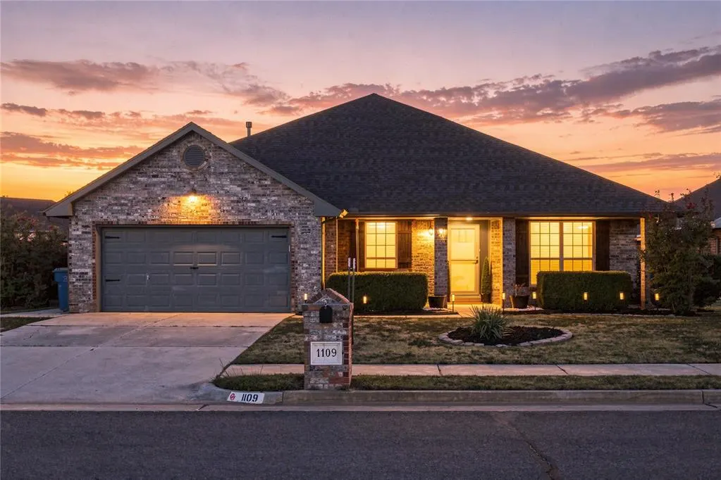 Front exterior — 1109 Bradford Place, Edmond, OK 73012