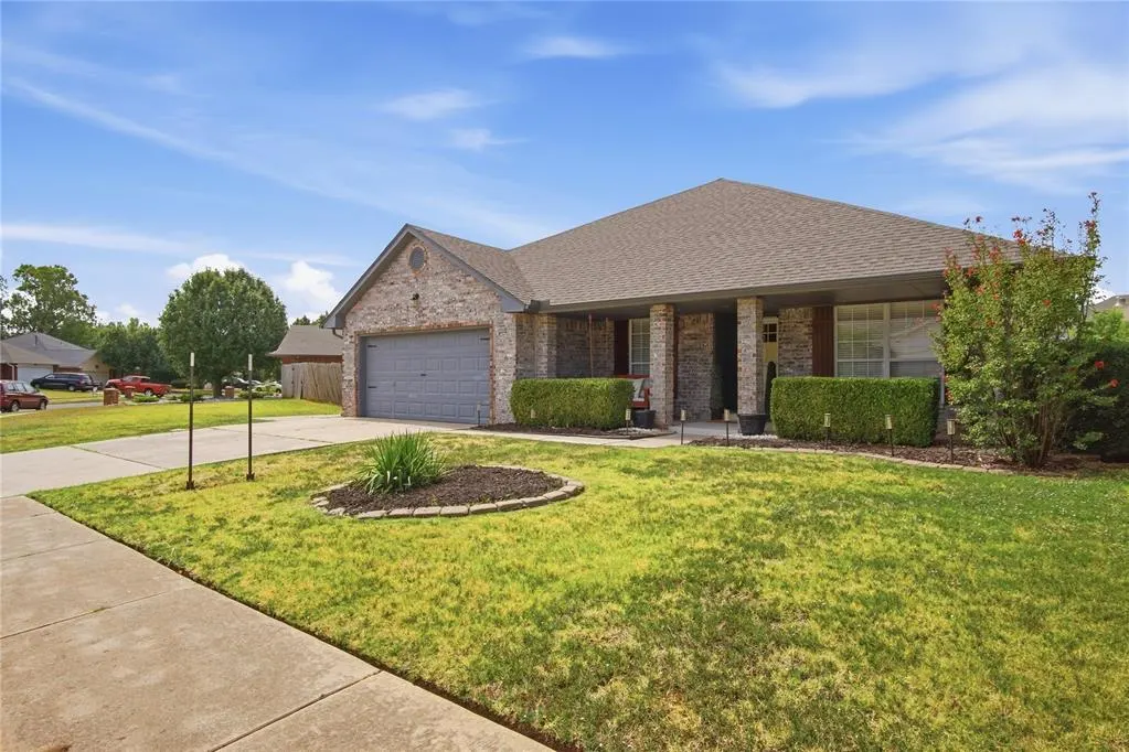 Photo 2 — 1109 Bradford Place, Edmond, OK 73012