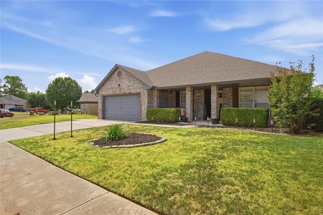 Photo 2 — 1109 Bradford Place, Edmond, OK 73012
