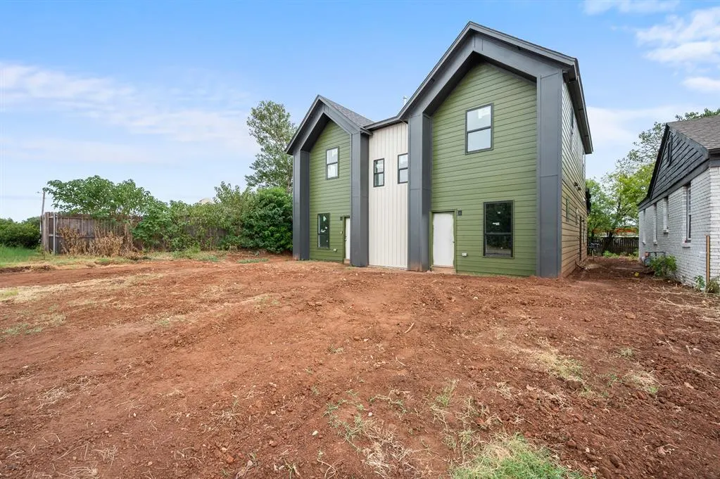 Photo 3 — 820 W 2nd Street, Edmond, OK 73003