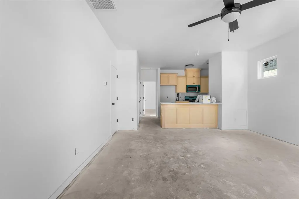 Photo 6 — 820 W 2nd Street, Edmond, OK 73003