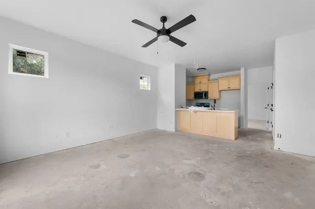 Photo 7 — 820 W 2nd Street, Edmond, OK 73003
