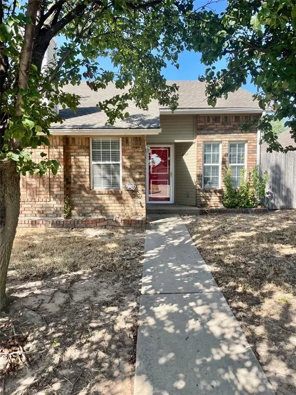 Photo 2 — 2137 Goodrich Drive, Moore, OK 73170