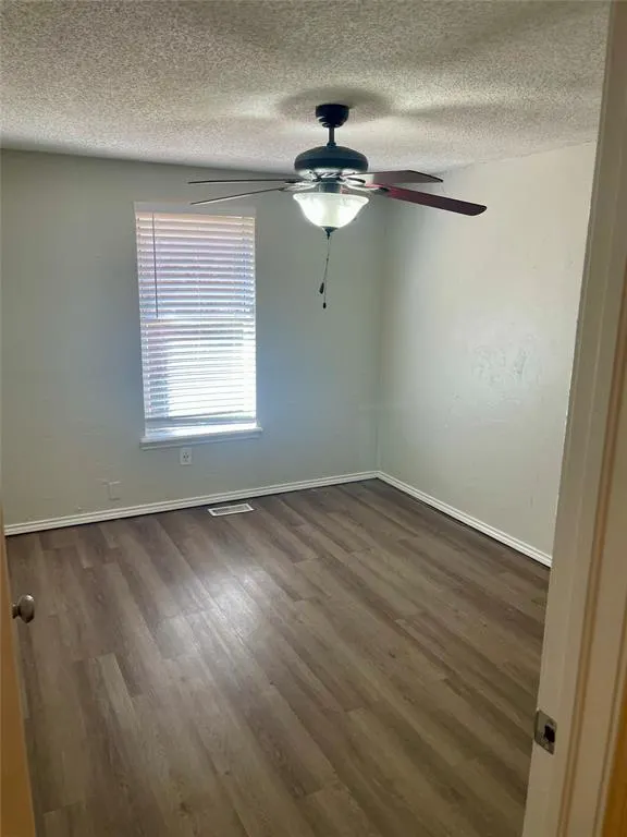 Photo 11 — 2137 Goodrich Drive, Moore, OK 73170