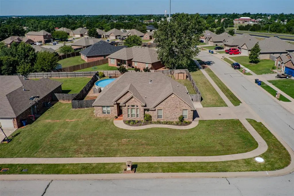Front exterior — 501 Cheltenham Trail, Blanchard, OK 73010