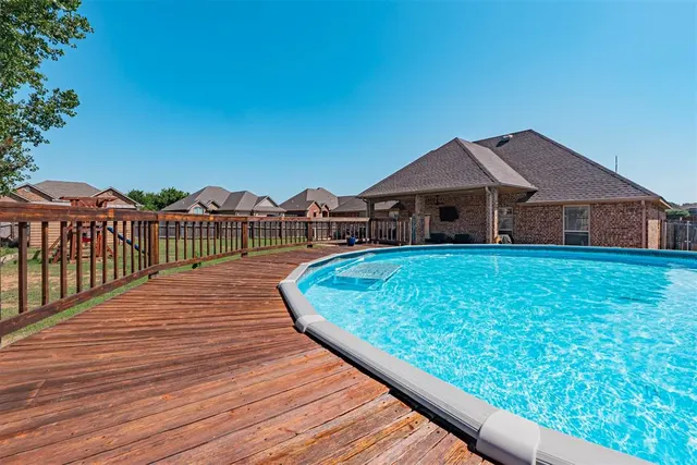 Photo 4 — 501 Cheltenham Trail, Blanchard, OK 73010
