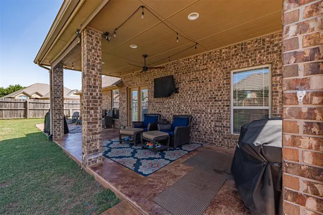 Photo 5 — 501 Cheltenham Trail, Blanchard, OK 73010