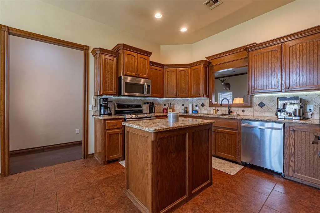 Photo 12 — 501 Cheltenham Trail, Blanchard, OK 73010