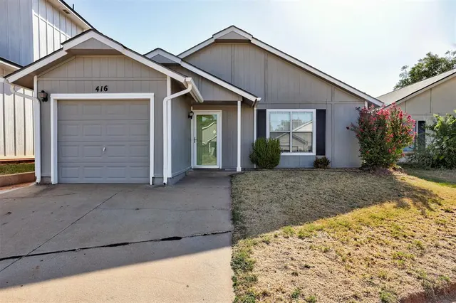 Photo 2 — 416 Belmont Drive, Edmond, OK 73034